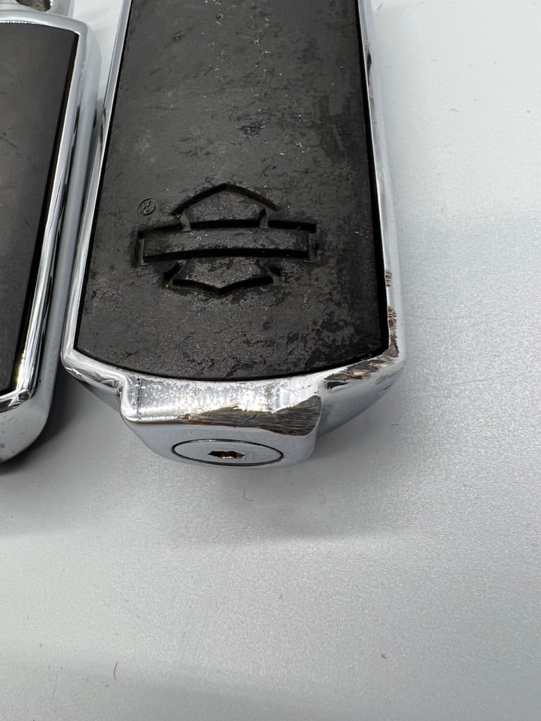 H-D Diamond Plate Chrome Rubber Pegs